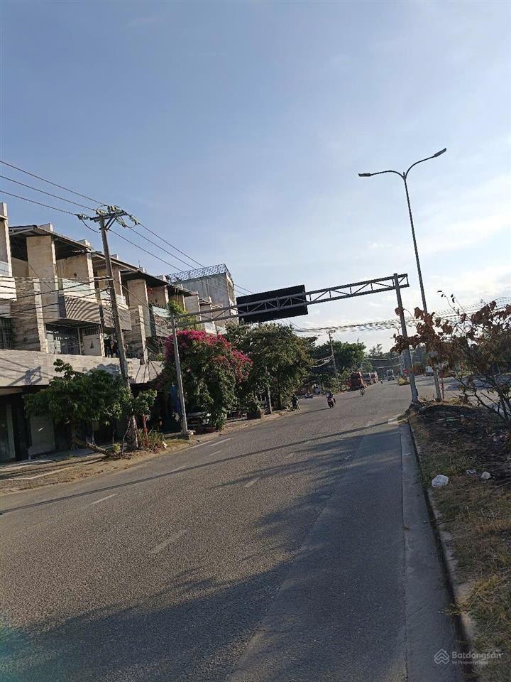 Siêu phẩm góc 2 mặt thoáng mặt tiền bùi quốc hưng