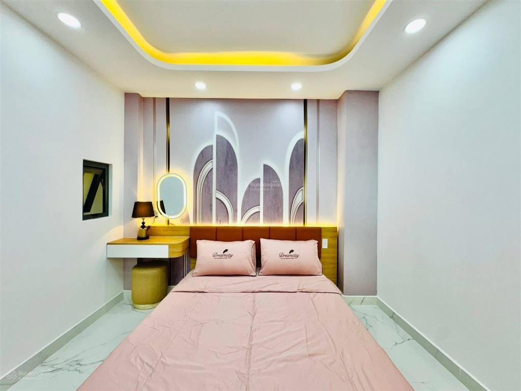 Cần tiền bán gấp nhà 2 tỷ 8/77m2, sổ hồng riêng mặt tiền đường phạm văn chiếu, gò vấp