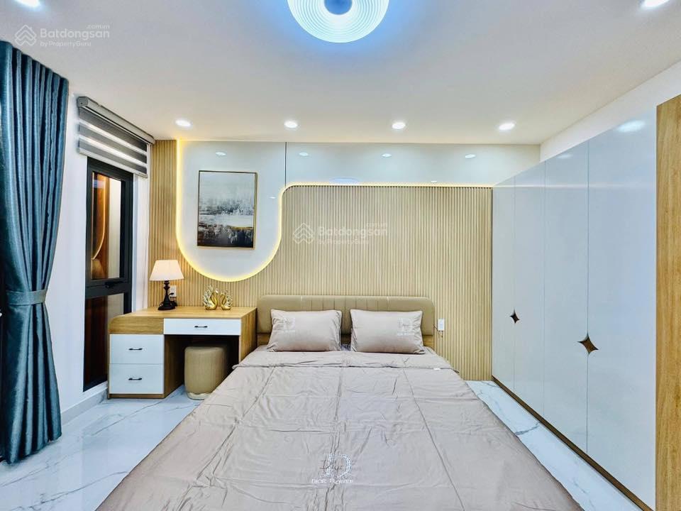 Cần tiền bán gấp nhà 2 tỷ 8/77m2, sổ hồng riêng mặt tiền đường phạm văn chiếu, gò vấp