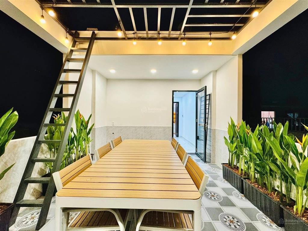 Cần tiền bán gấp nhà 2 tỷ 8/77m2, sổ hồng riêng mặt tiền đường phạm văn chiếu, gò vấp