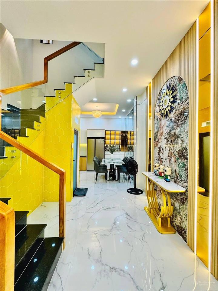 Cần tiền bán gấp nhà 2 tỷ 8/77m2, sổ hồng riêng mặt tiền đường phạm văn chiếu, gò vấp