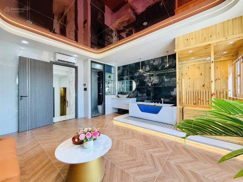 Kẹt tiền bán gấp nhà 3 tỷ 5/70m2  mặt tiền phùng văn cùng (phú nhuận)  shr