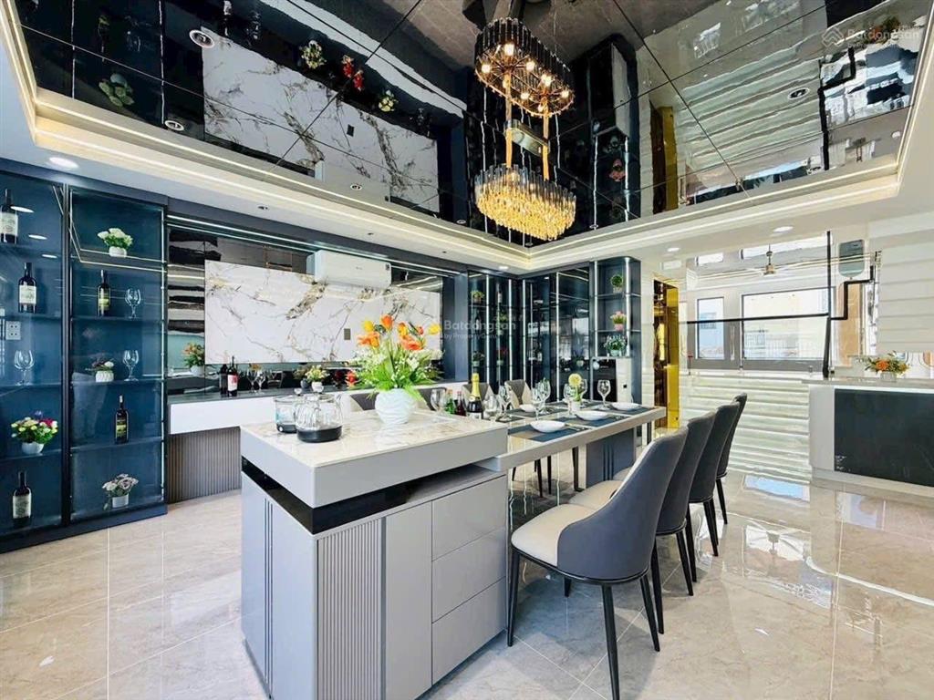 Kẹt tiền bán gấp nhà 3 tỷ 5/70m2  mặt tiền phùng văn cùng (phú nhuận)  shr