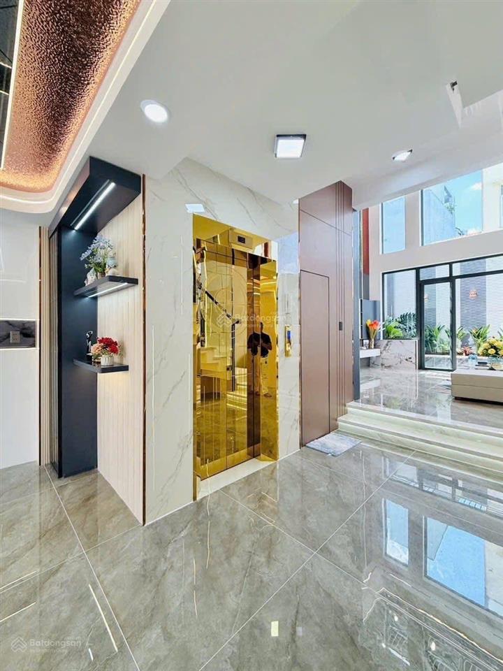 Kẹt tiền bán gấp nhà 3 tỷ 5/70m2  mặt tiền phùng văn cùng (phú nhuận)  shr