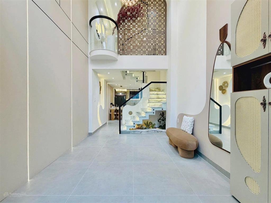 Bán gấp nhà nguyễn gia trí (bình thạnh) 4 tỷ 200/70m2 sổ hồng riêng hẻm xe hơi