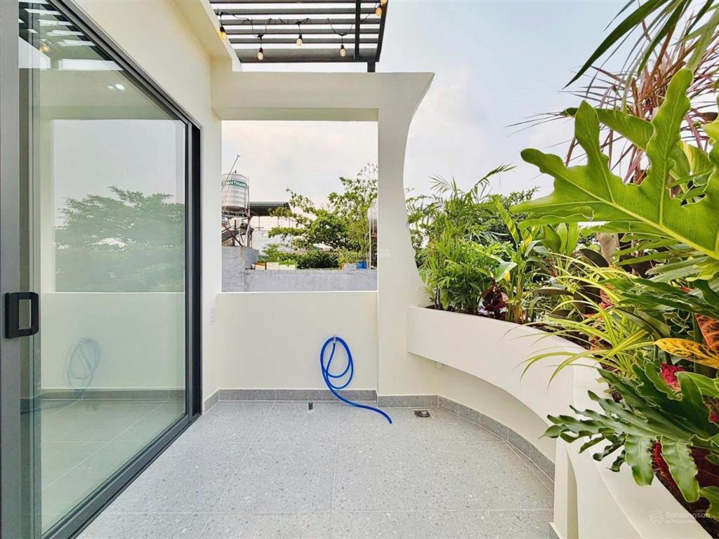 Bán gấp nhà nguyễn gia trí (bình thạnh) 4 tỷ 200/70m2 sổ hồng riêng hẻm xe hơi