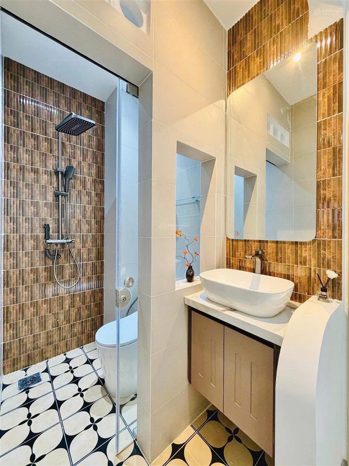 Bán gấp nhà nguyễn gia trí (bình thạnh) 4 tỷ 200/70m2 sổ hồng riêng hẻm xe hơi