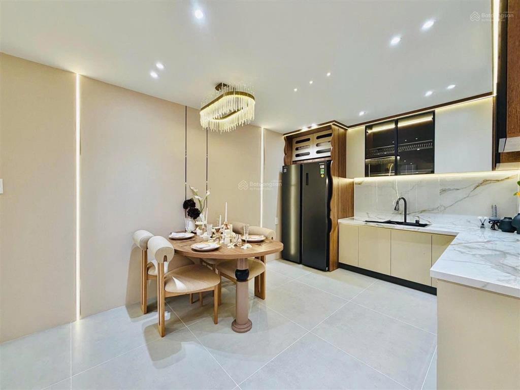 Bán gấp nhà nguyễn gia trí (bình thạnh) 4 tỷ 200/70m2 sổ hồng riêng hẻm xe hơi