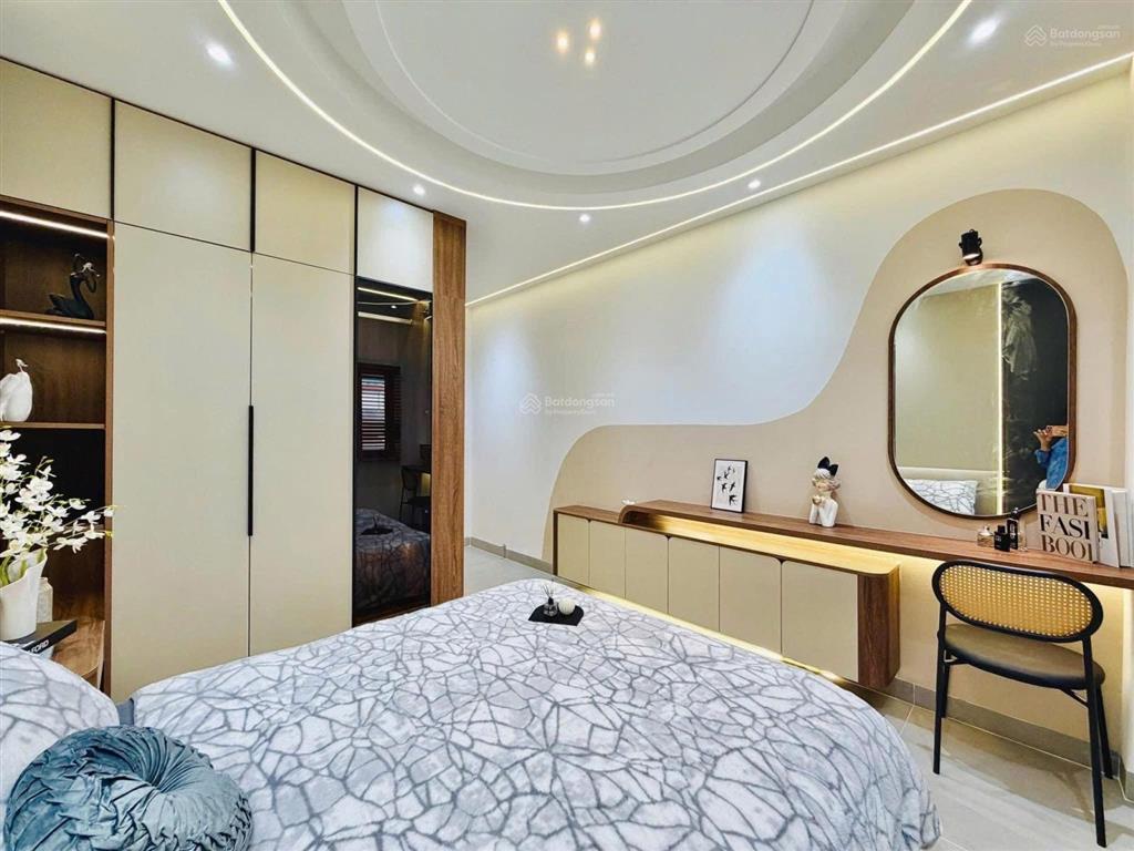 Bán gấp nhà nguyễn gia trí (bình thạnh) 4 tỷ 200/70m2 sổ hồng riêng hẻm xe hơi