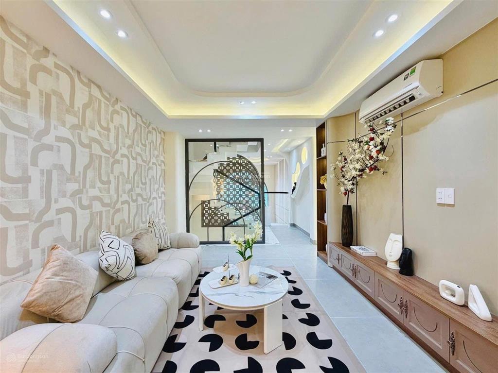 Bán gấp nhà nguyễn gia trí (bình thạnh) 4 tỷ 200/70m2 sổ hồng riêng hẻm xe hơi