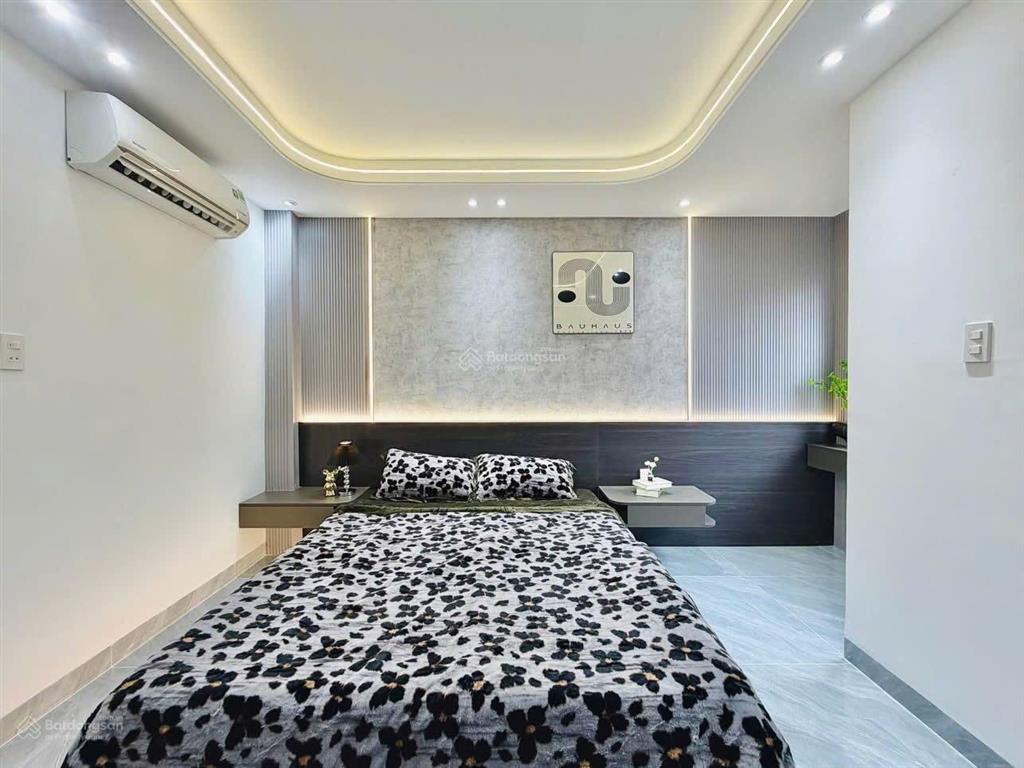 Cần tiền bán gấp nhà 4.2 tỷ/65m2  hẻm thành thái (q10)  shr chính chủ