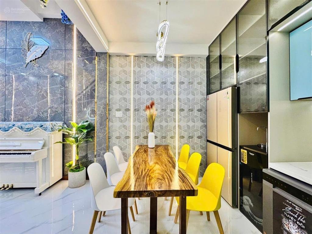 Chính chủ bán nhà hẻm lạc long quân (tân bình)  2 tỷ 990/70m2  shr  hđ thuê 21tr/tháng