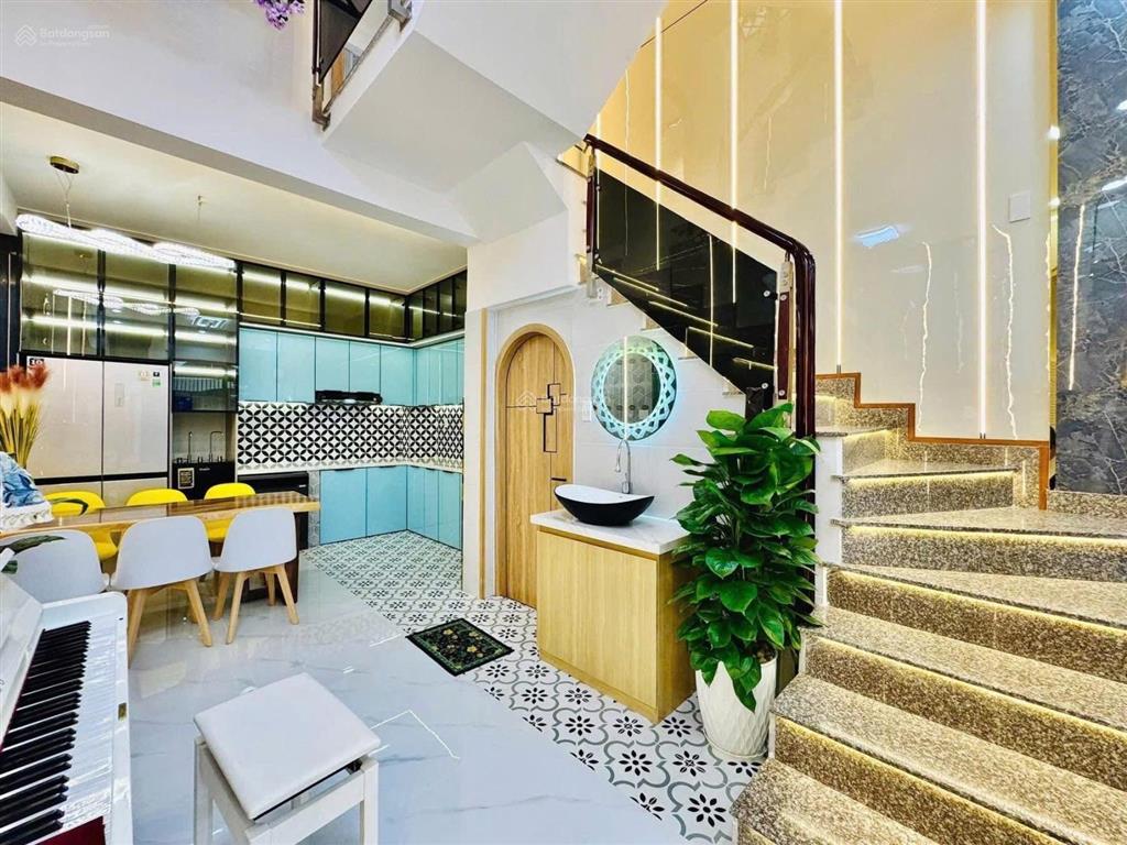 Chính chủ bán nhà hẻm lạc long quân (tân bình)  2 tỷ 990/70m2  shr  hđ thuê 21tr/tháng