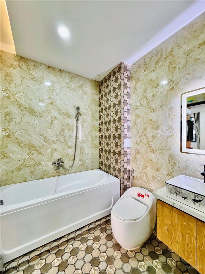 Bán gấp nhà lý tự trọng (q1)  4 tỷ 190/77m2  sổ hồng riêng  hđ thuê 32tr/tháng