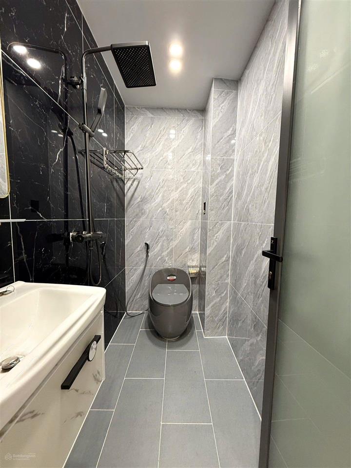 Kẹt vốn bán gấp nhà nguyễn trọng tuyển (phú nhuận)  4.5 tỷ/77m2  shr  hđ thuê 29tr/tháng