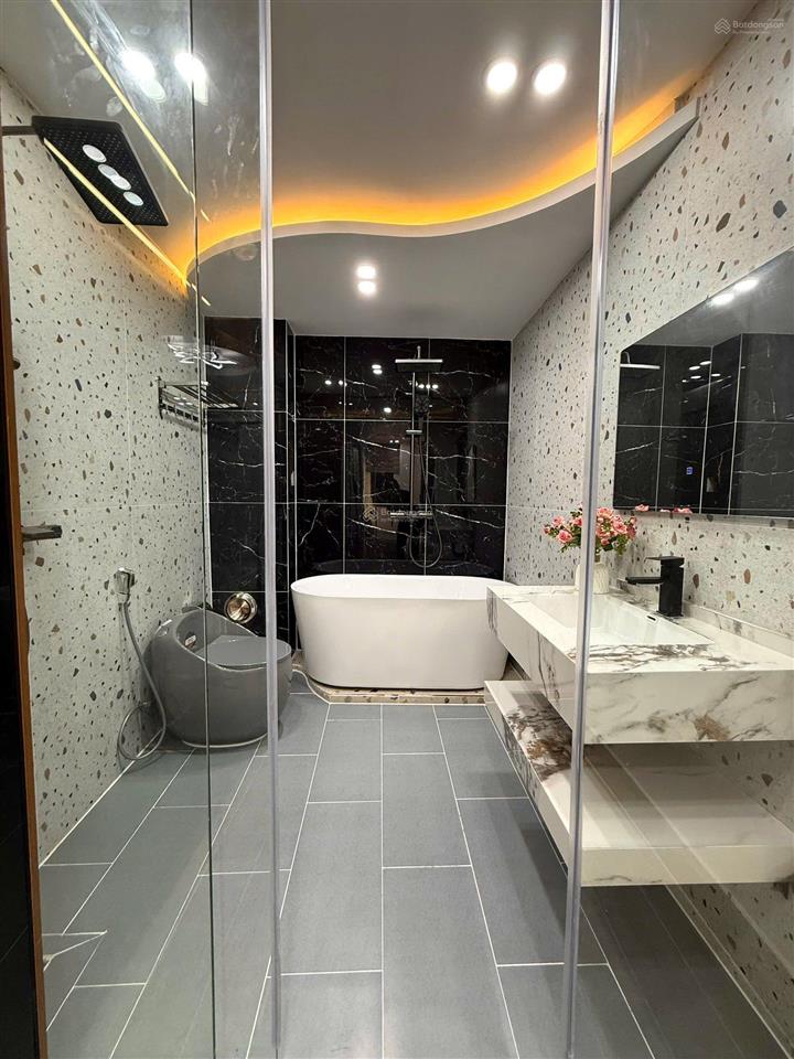 Kẹt vốn bán gấp nhà nguyễn trọng tuyển (phú nhuận)  4.5 tỷ/77m2  shr  hđ thuê 29tr/tháng