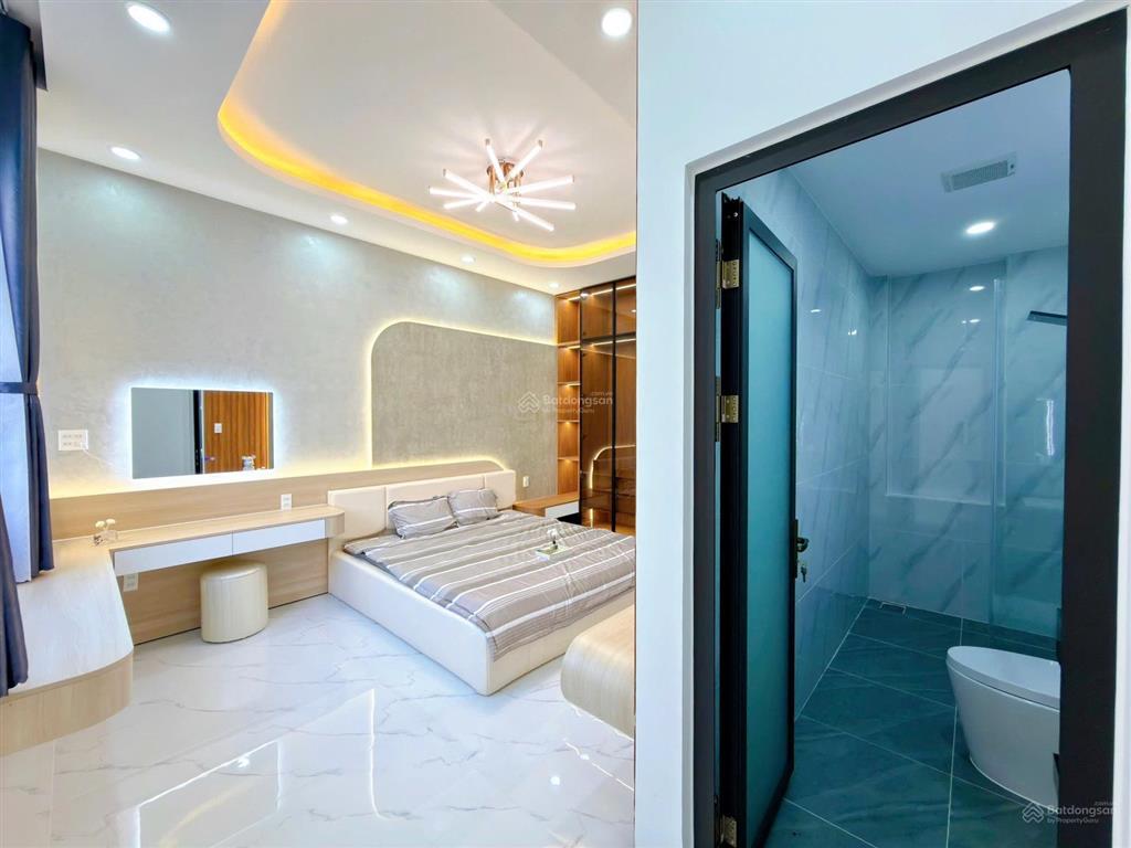 Chịu lỗ 300tr, bán gấp nhà giá chỉ 1 tỷ990, sát trường đại học việt đức