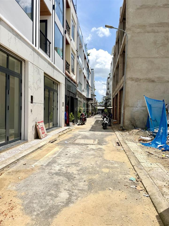 Ngay aeon tân phúhẻm xe hơi 5m5.2 x 10 (50m2)chỉ 6.8.