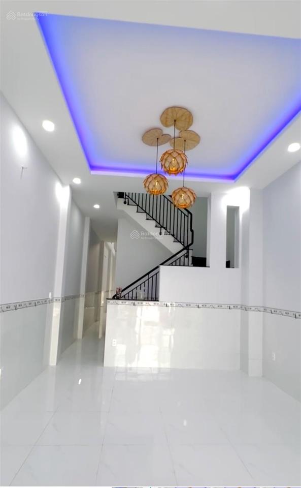 Nhà 2 tầng  hẻm 6m  chợ và khu dc bình thành  4m x 28m  đang cho thuê 10tr/tháng chỉ 10.2t.