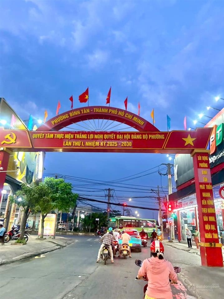 Nhà 2 tầng  hẻm 6m  chợ và khu dc bình thành  4m x 28m  đang cho thuê 10tr/tháng chỉ 10.2t.