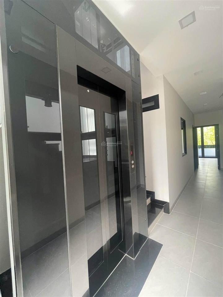 Bán nhà mặt tiền 4 tầng lê bôi, thang máy, ngang 5m tặng nội thất