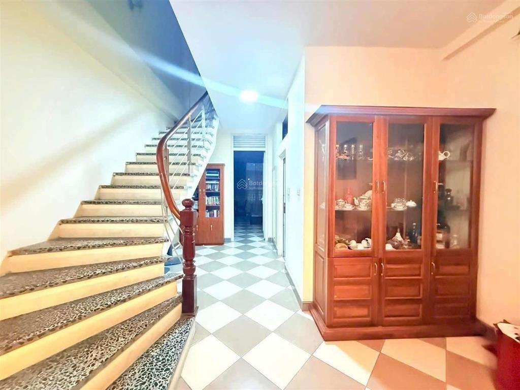 Nhà mặt phố dễ kinh doanh, giáp ranh cầu giấy, ba đỉnh nhỉnh 60 tỷ