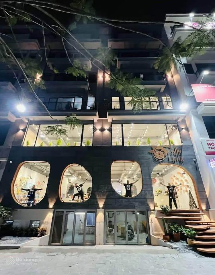 Siêu phẩm mặt phố bà triệu sát vincom 170m² x 6t mt 6m chỉ 120tr