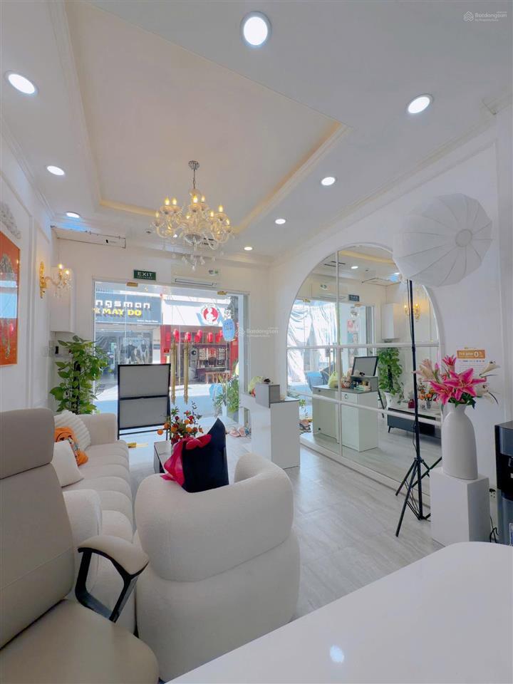 Sang mặt bằng kinh doanh spa ở 150 nguyễn trãi, quận 1