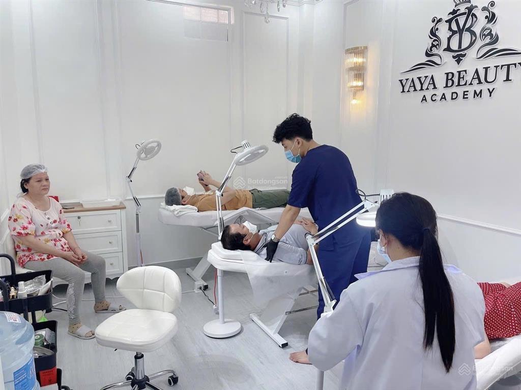 Sang mặt bằng kinh doanh spa ở 150 nguyễn trãi, quận 1