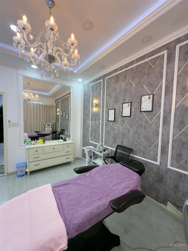 Sang mặt bằng kinh doanh spa ở 150 nguyễn trãi, quận 1