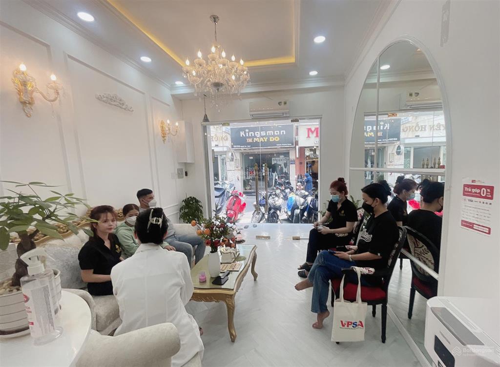 Sang mặt bằng kinh doanh spa ở 150 nguyễn trãi, quận 1