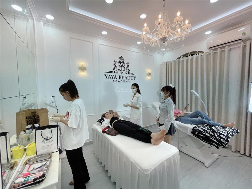 Sang mặt bằng kinh doanh spa ở 150 nguyễn trãi, quận 1