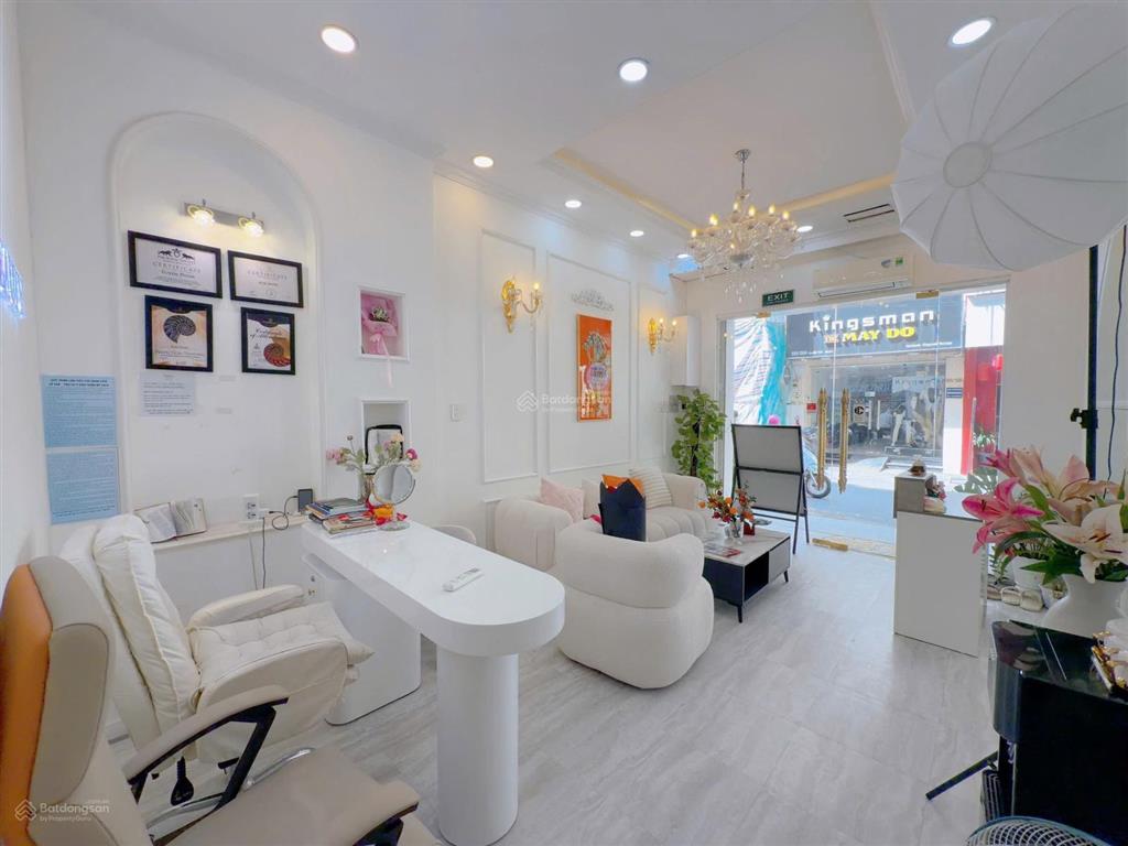 Sang mặt bằng kinh doanh spa ở 150 nguyễn trãi, quận 1