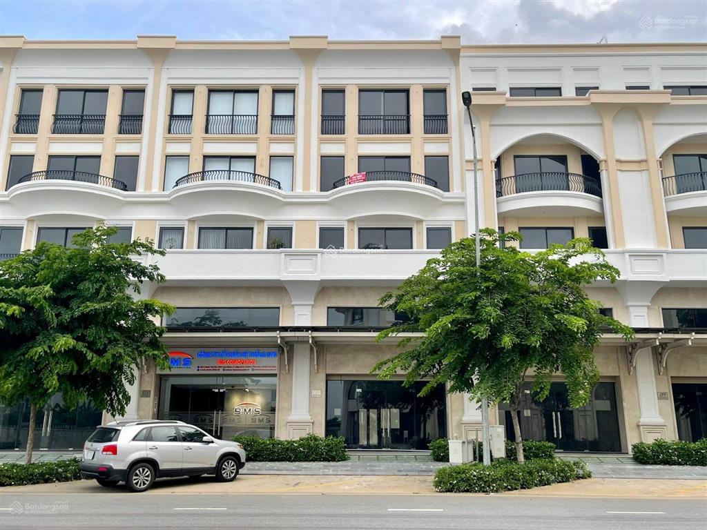 Cho thuê văn phòng kdt vạn phúc city 7x20m giá 13tr có thang máy, máy lạnh