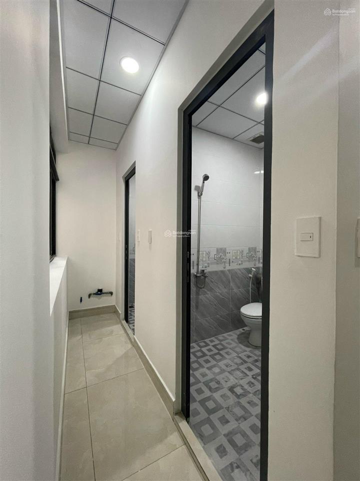 Cho thuê văn phòng kdt vạn phúc city 7x20m giá 13tr có thang máy, máy lạnh