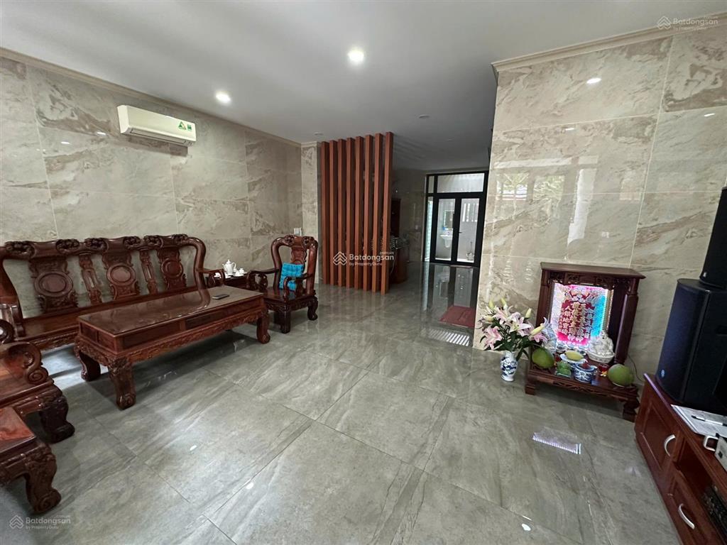 Cho thuê tầng trệt kdt vạn phúc city giá 11tr 6x17m