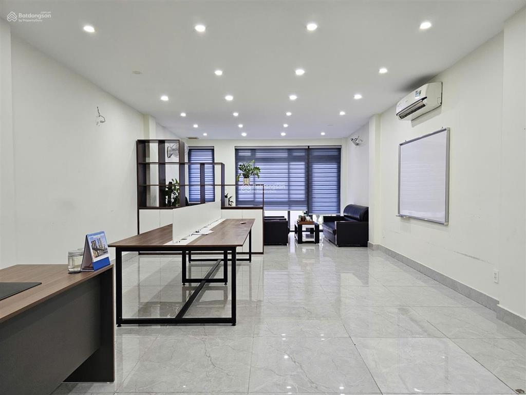 Cần bán nhà kdt vạn phúc city giá 24.5tỷ có thang máy nội thất cao cấp