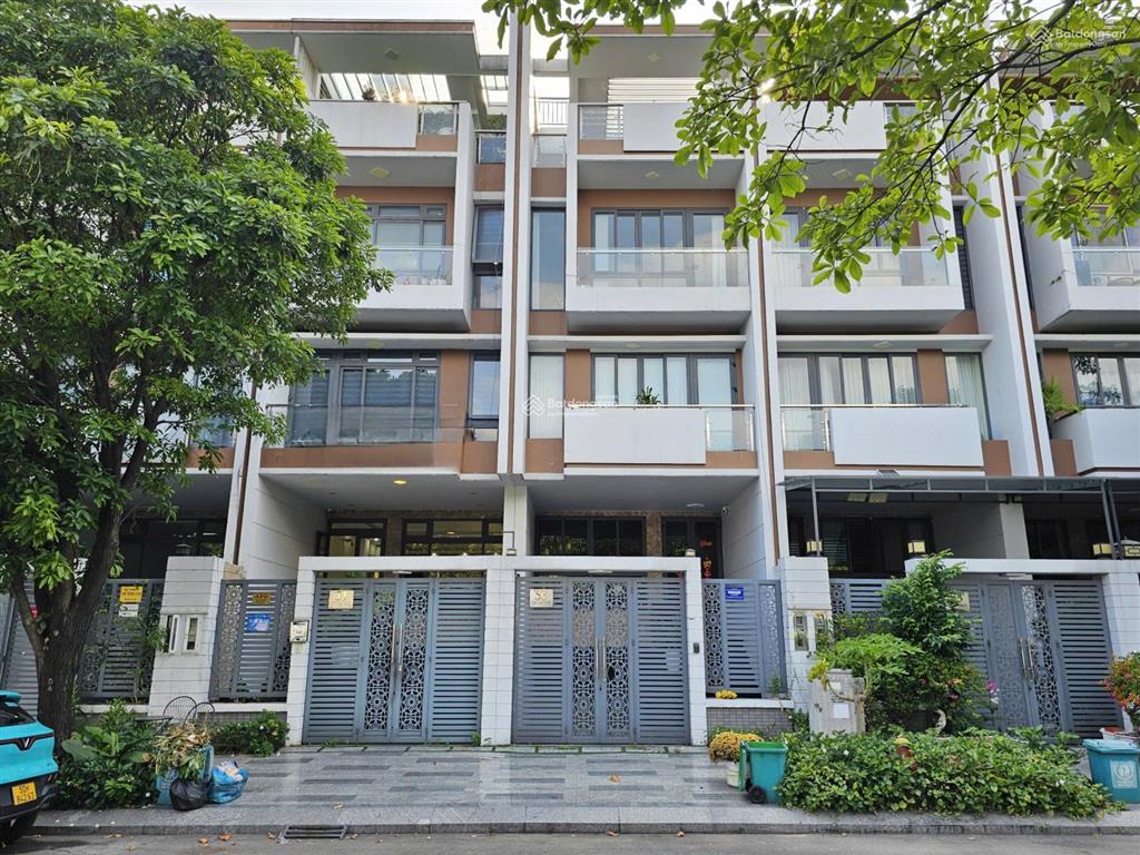 Cần bán nhà kdt vạn phúc city giá 24.5tỷ có thang máy nội thất cao cấp