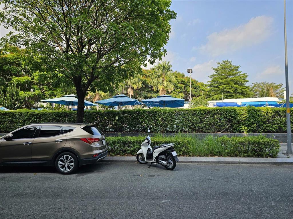 Cần bán nhà kdt vạn phúc city giá 24.5tỷ có thang máy nội thất cao cấp