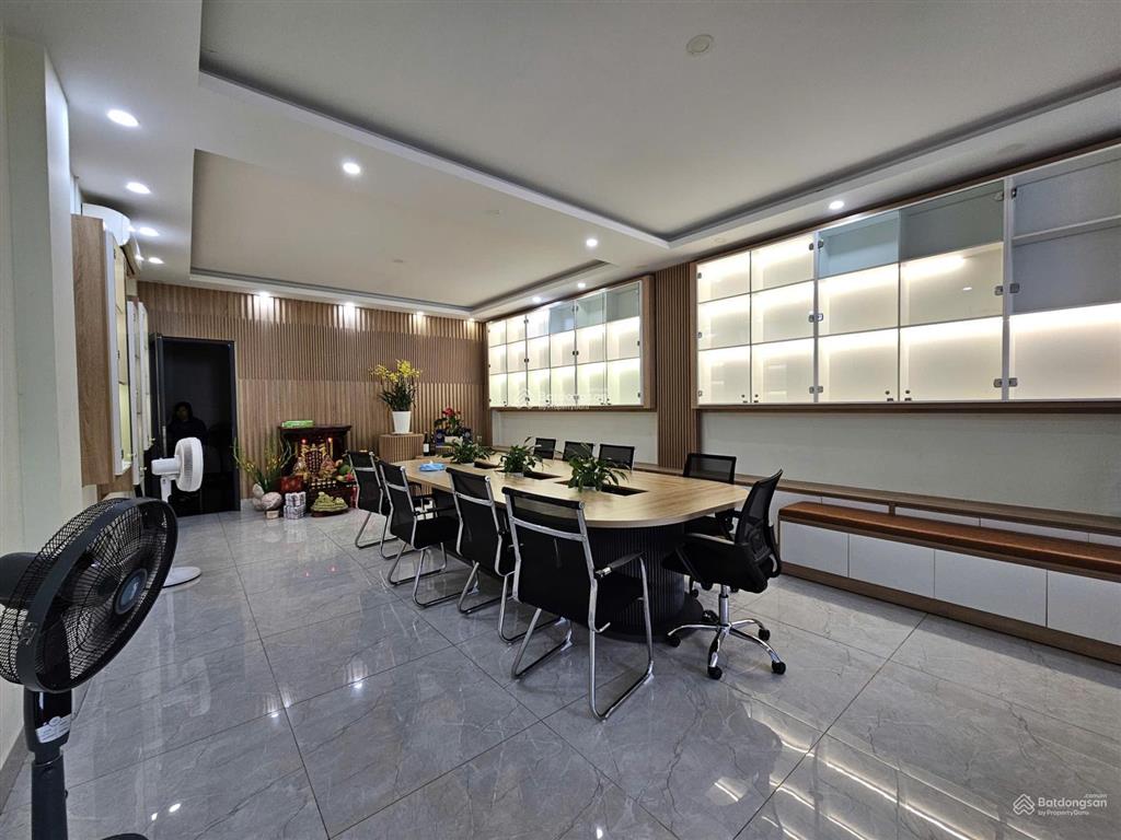 Cần bán nhà kdt vạn phúc city giá 24.5tỷ có thang máy nội thất cao cấp