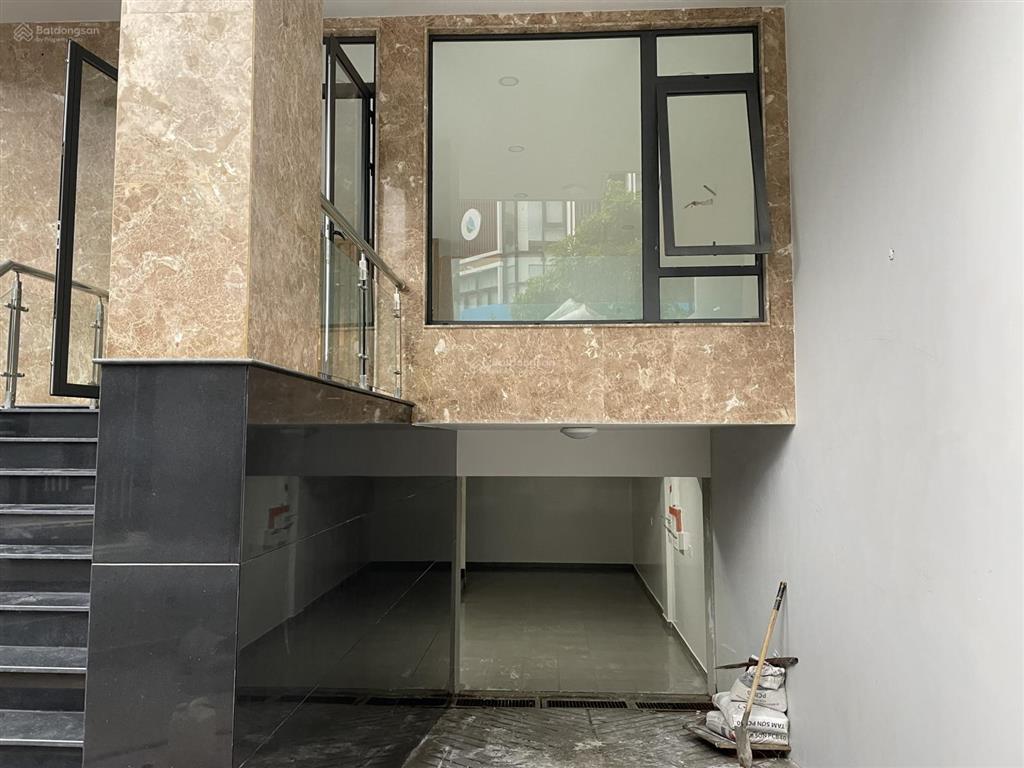 Cần cho thuê căn góc diện tích 8.5x17m dtsd 350m2 giá 42tr có thang máy