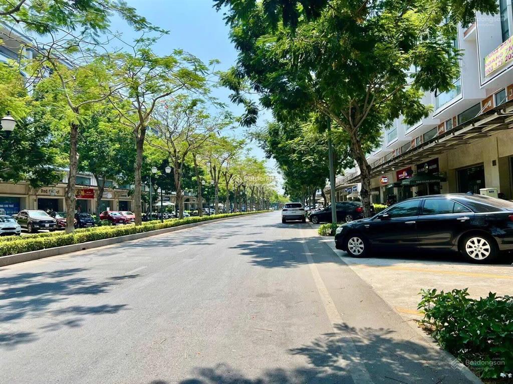 Cho thuê tầng văn phòng có ngăn kính giá chỉ 12.5tr 100m2 có thang máy, máy lạnh