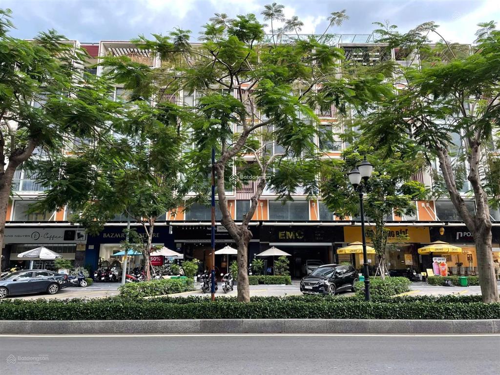 Cho thuê tầng văn phòng có ngăn kính giá chỉ 12.5tr 100m2 có thang máy, máy lạnh