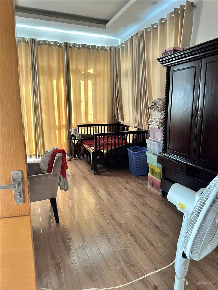 Cho thuê nhà bình trưng tây q2 20tr diện tích 10x12m góc 2 mặt tiền có gara oto
