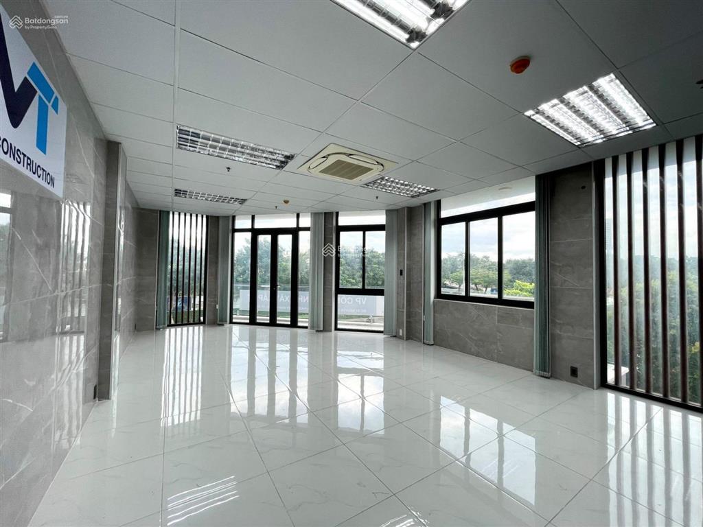 Cho thuê văn phòng kdt vạn phúc city giá 9tr có máy lạnh, thang máy, wc riêng