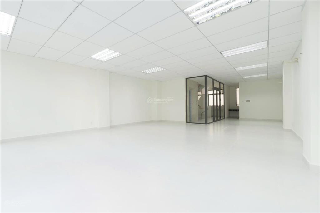 Cho thuê văn phòng kđt vạn phúc city 7x20m có thang máy 12,5tr