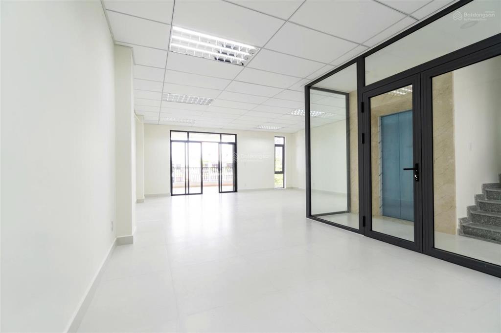 Cho thuê văn phòng kđt vạn phúc city 7x20m có thang máy 12,5tr