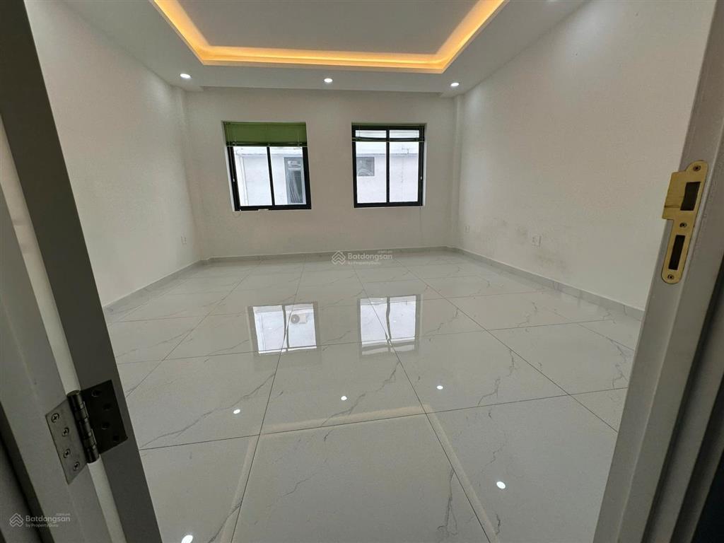 Cho thuê văn phòng 25m kđt vạn phúc city giá chỉ 5tr có tháng máy hầm để xe free
