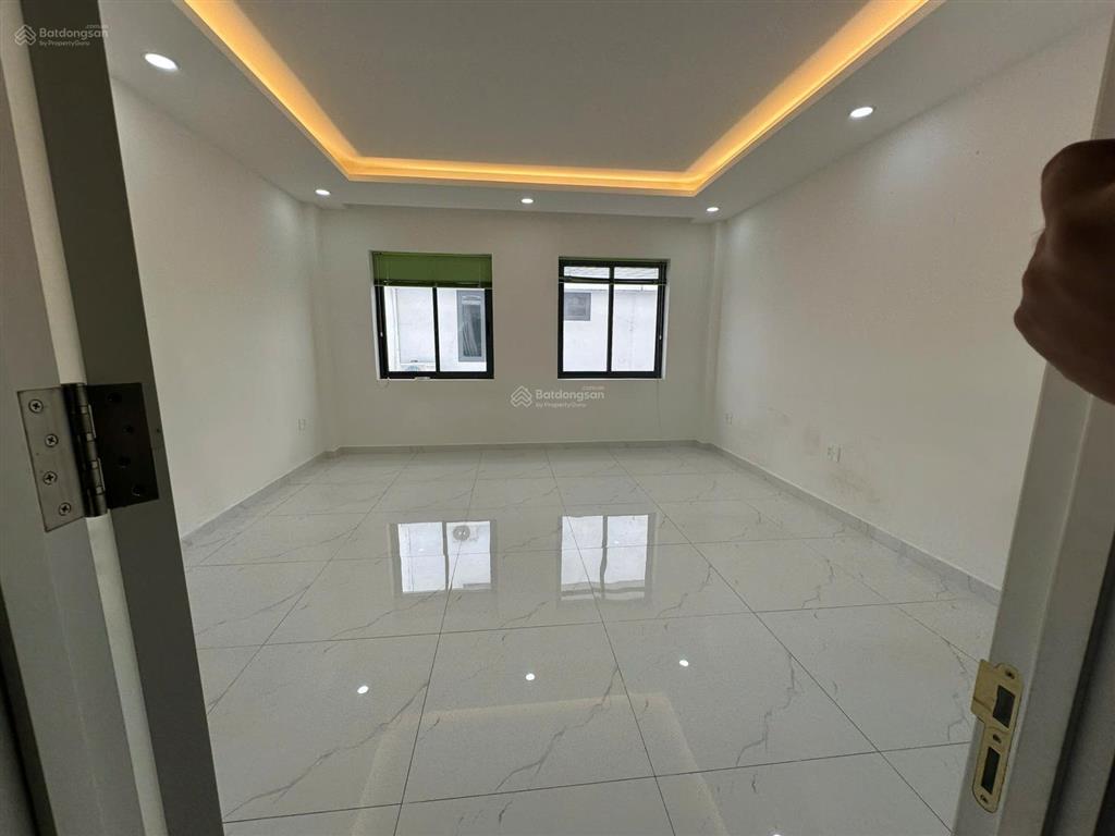 Cho thuê văn phòng 25m kđt vạn phúc city giá chỉ 5tr có tháng máy hầm để xe free