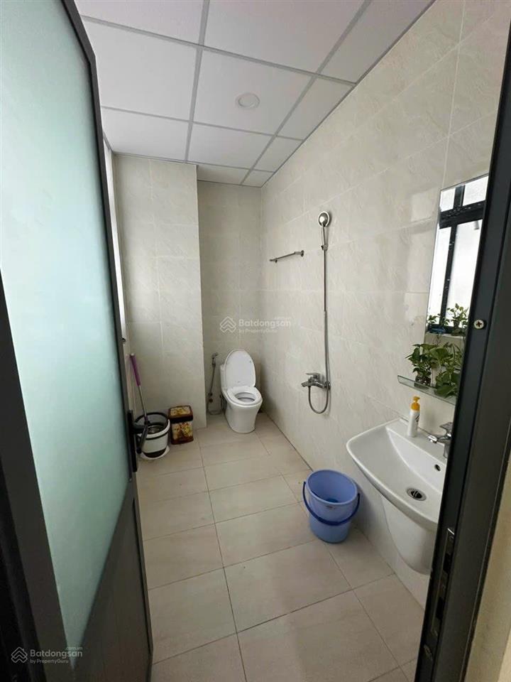 Cho thuê văn phòng mặt tiền nguyễn thị nhung 7x20m giá 10tr có thang máy